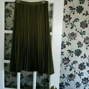 Pleated olive skirt